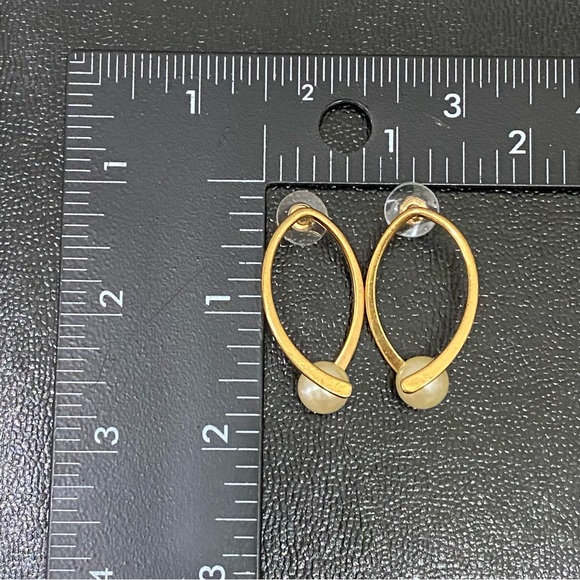 Vintage AVON Pearlesque Faux Pearl Hoop Pierced Earrings - Picture 9 of 10